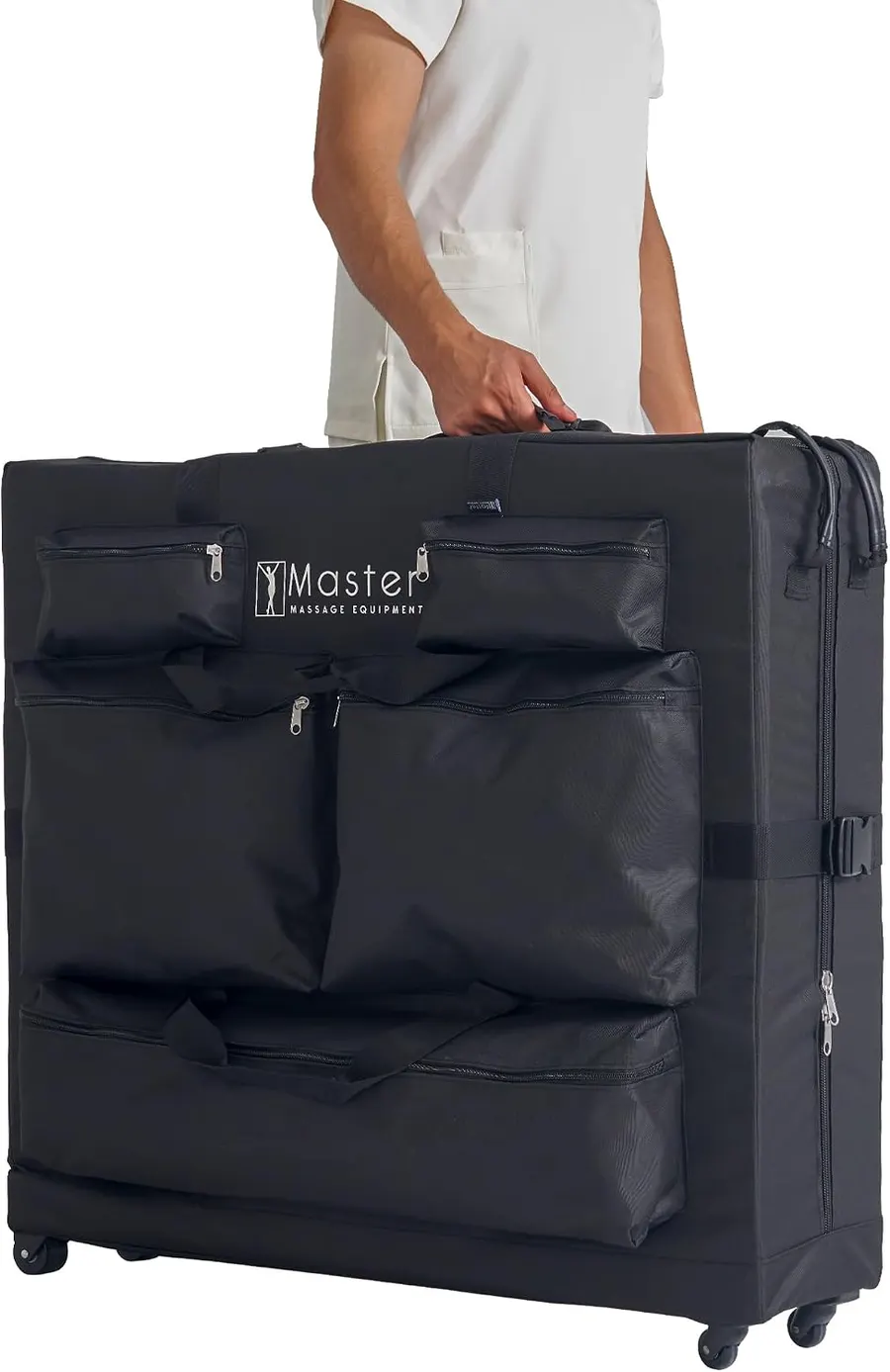 Masajista transportando camilla plegable en bolsa con ruedas Master Massage